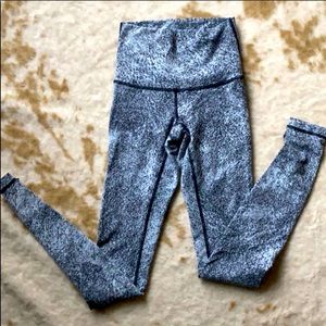 Lululemon Jacquard Wunder Unders sz 4
